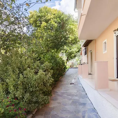 Dora Pagoi 2 Apartman *