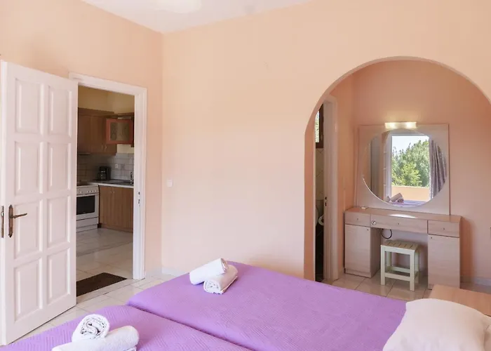 Dora Pagoi 2 *